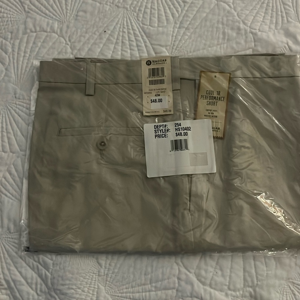 Men’s 42 khaki shorts